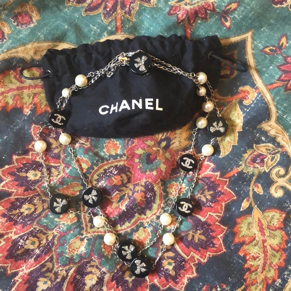 Chanel pearl and enamel necklace with duster bag